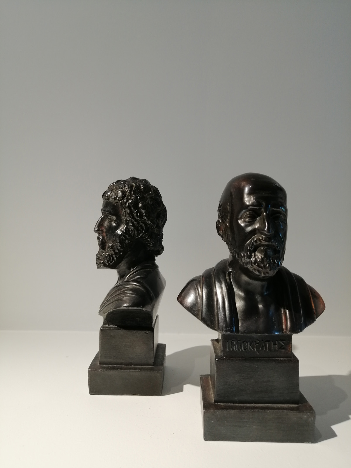 Paire de statues philosophes grec 